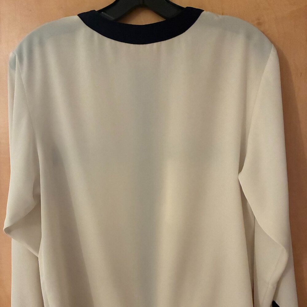 Blouse - Picture 2 of 3